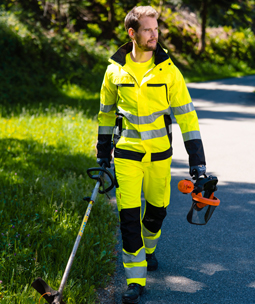 Quelle est la tenue réglementée des Bûcheron et Forestier ?