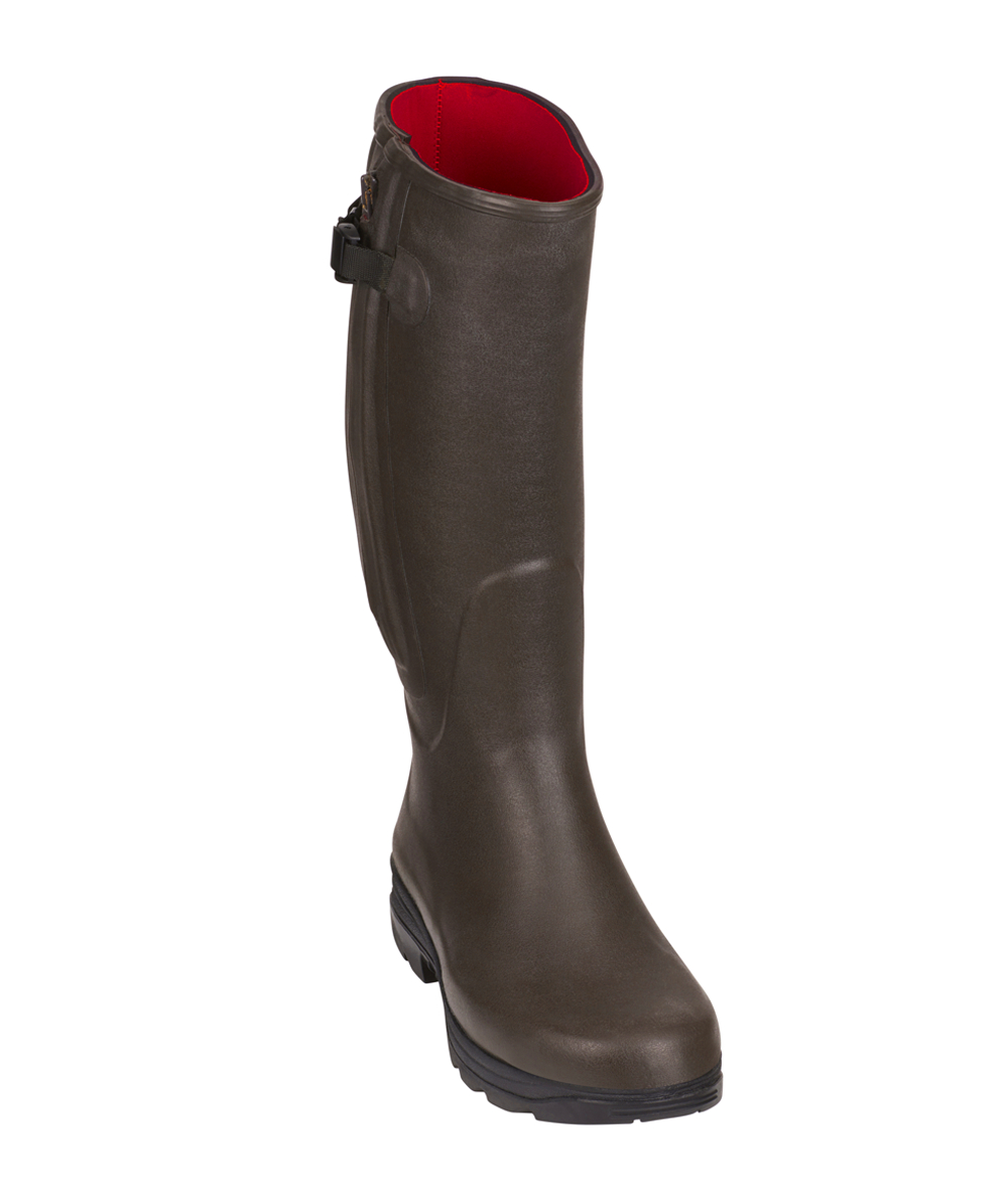 Des bottes sales en caoutchouc